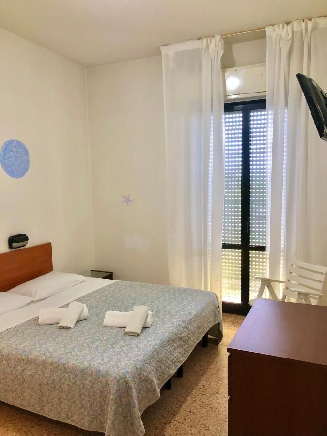 Hotel Criss リミニ エクステリア 写真
