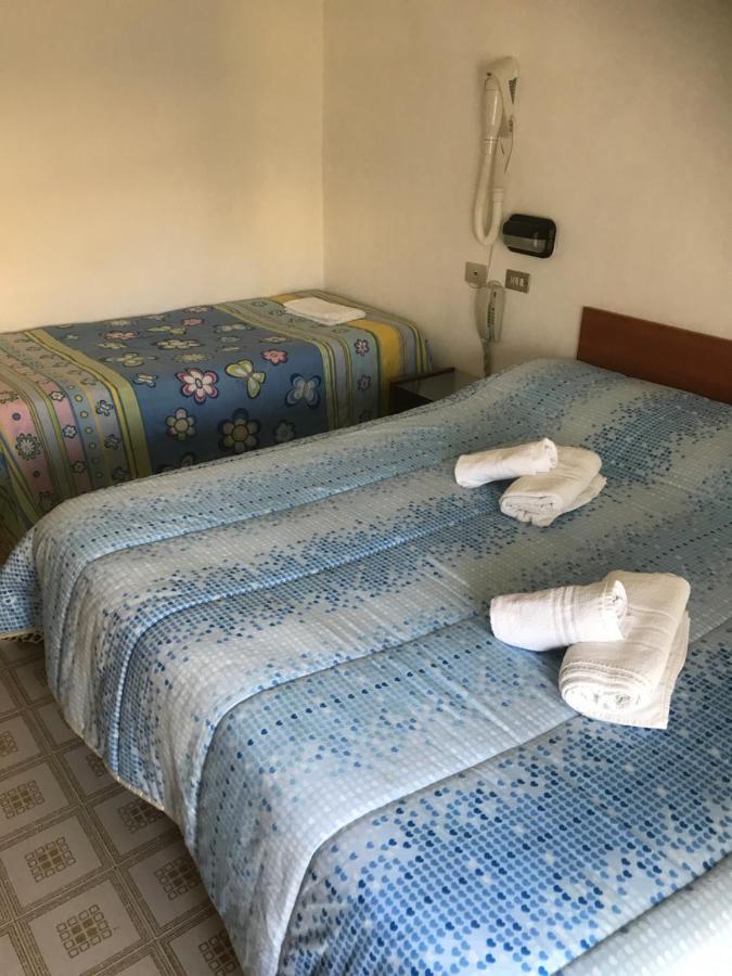 Hotel Criss リミニ エクステリア 写真